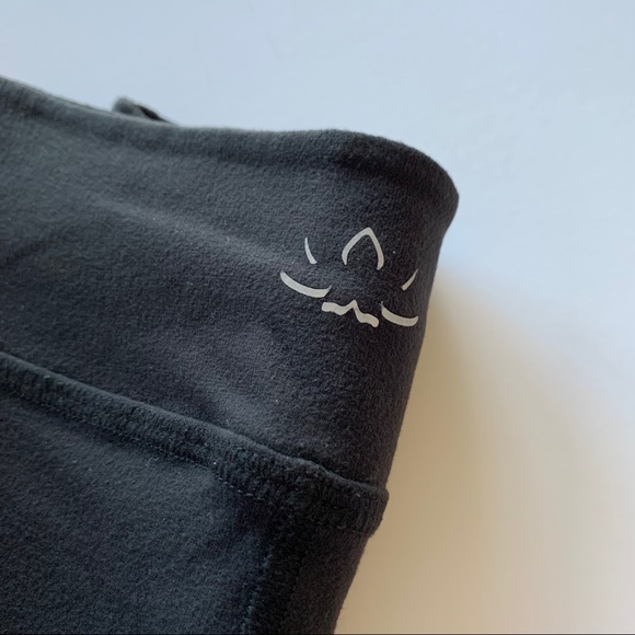 ♡ Beyond Yoga Capri Leggings - Picture 3 of 7